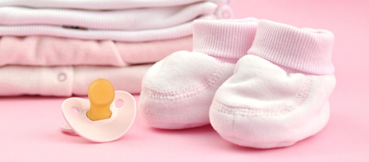 शिशु के कपड़ों को अलग धोएं - wash baby cloth seperately in hindi